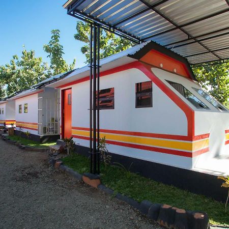 Reddoorz Near Banyuwangi Kota Train Station Hotel Ngoại thất bức ảnh