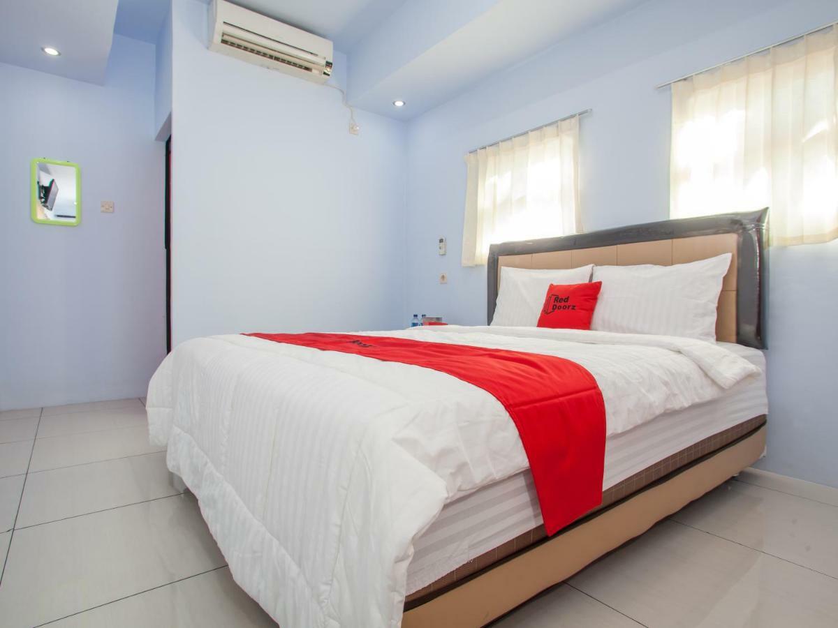 Reddoorz Near Banyuwangi Kota Train Station Hotel Ngoại thất bức ảnh
