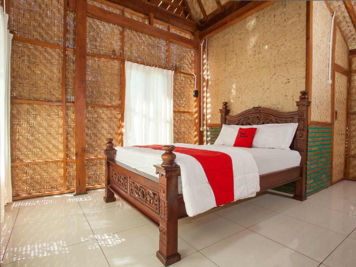 Reddoorz Near Banyuwangi Kota Train Station Hotel Ngoại thất bức ảnh