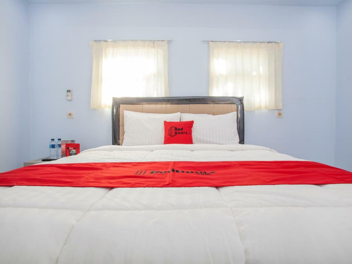 Reddoorz Near Banyuwangi Kota Train Station Hotel Ngoại thất bức ảnh