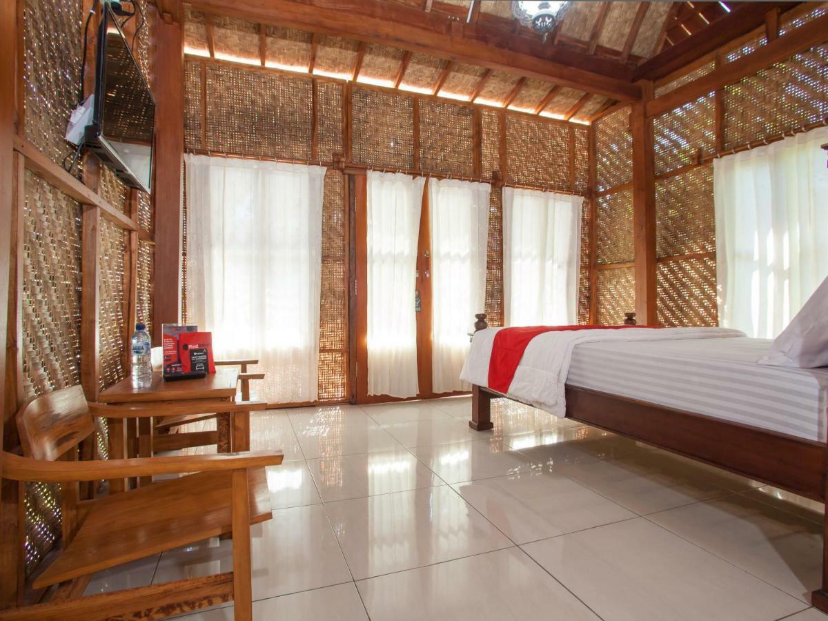 Reddoorz Near Banyuwangi Kota Train Station Hotel Ngoại thất bức ảnh