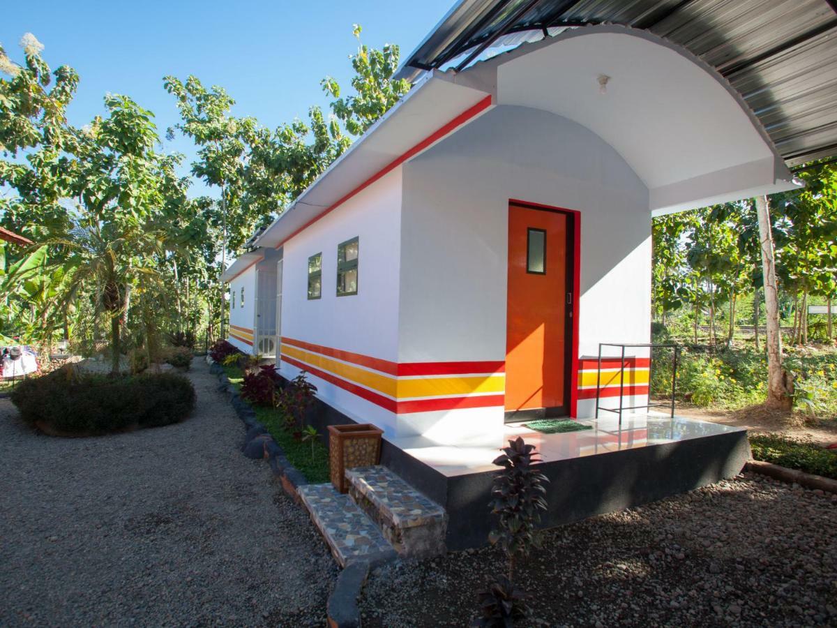 Reddoorz Near Banyuwangi Kota Train Station Hotel Ngoại thất bức ảnh