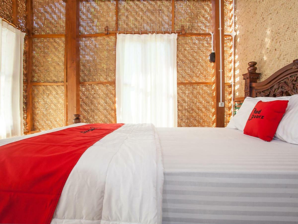 Reddoorz Near Banyuwangi Kota Train Station Hotel Ngoại thất bức ảnh