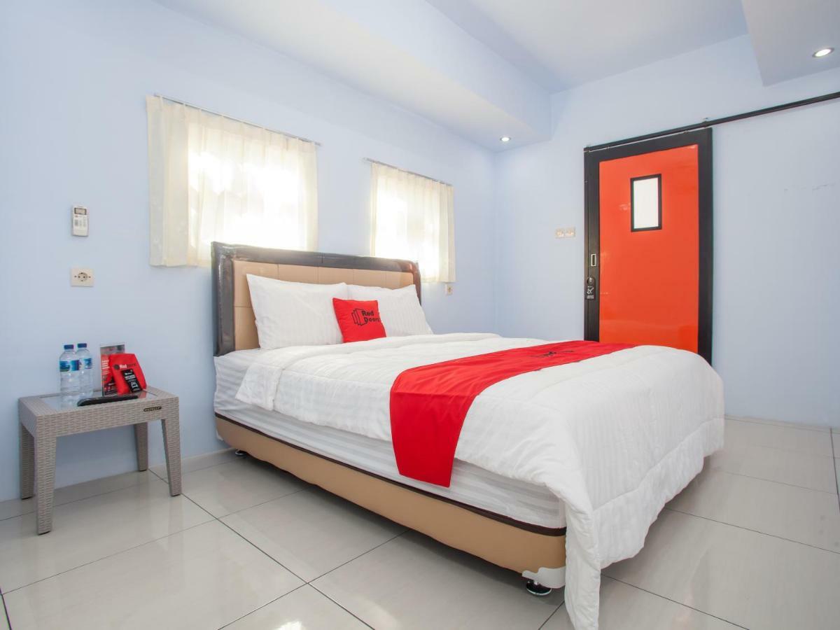 Reddoorz Near Banyuwangi Kota Train Station Hotel Ngoại thất bức ảnh